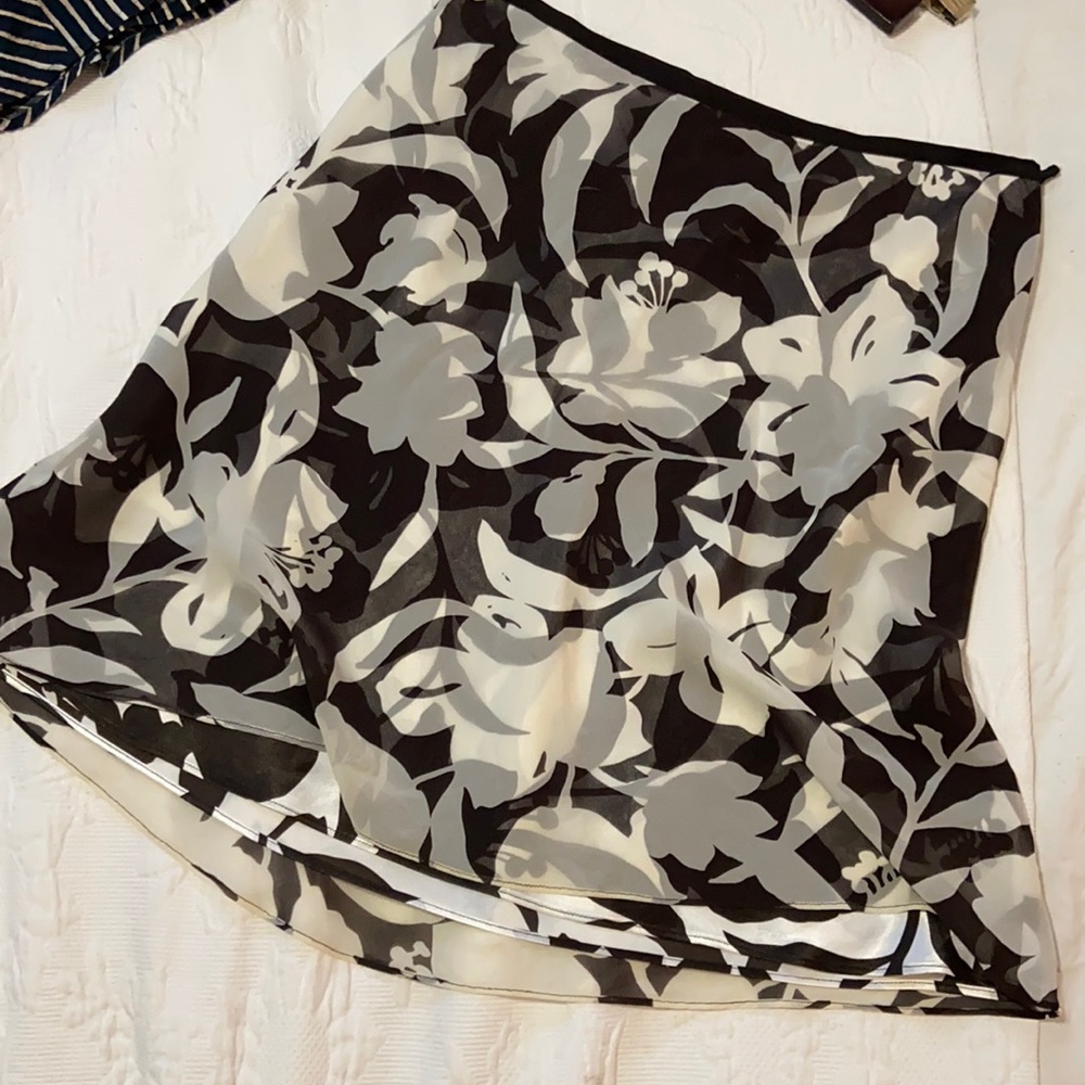 Ann Taylor silk skirt 8p black and white